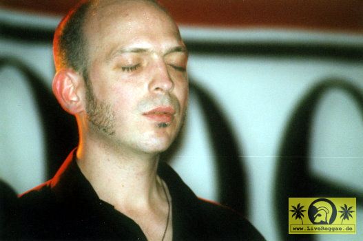 Victor Rice (USA) with Open Season - Scheune, Dresden 27. Februar 2005 (12).jpg